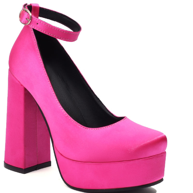 Zapatos sexys de color rosa fuerte